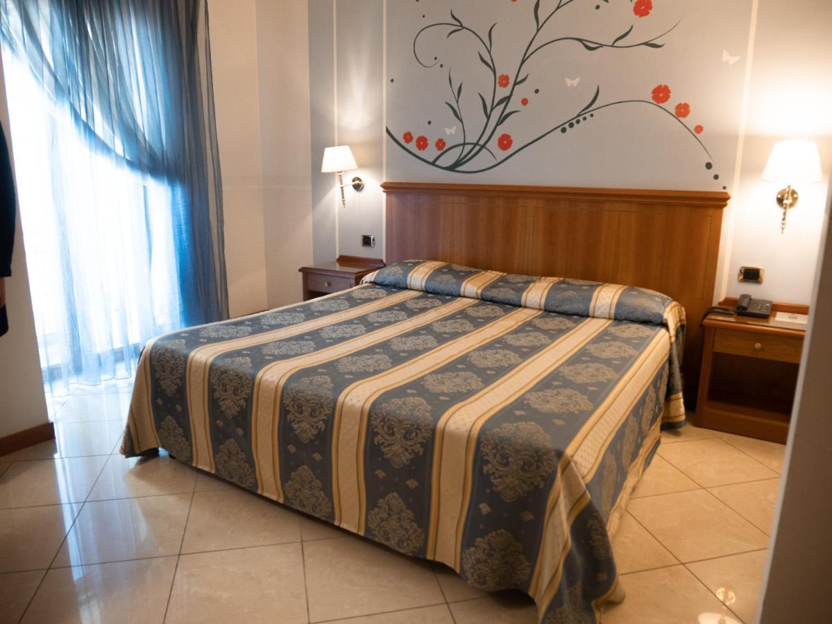 Dipendenza Hotel Londra Alessandria Kültér fotó