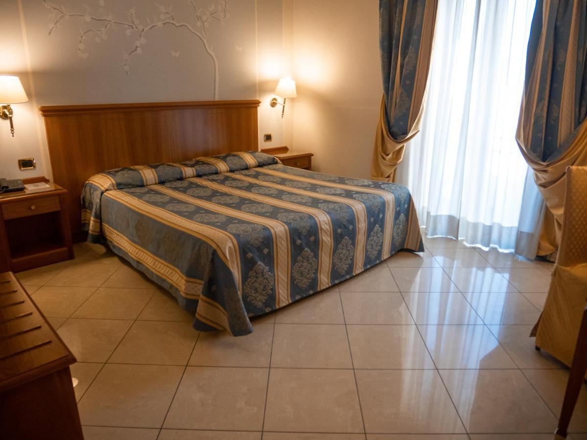 Dipendenza Hotel Londra Alessandria Kültér fotó