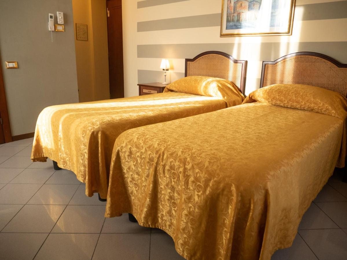 Dipendenza Hotel Londra Alessandria Kültér fotó